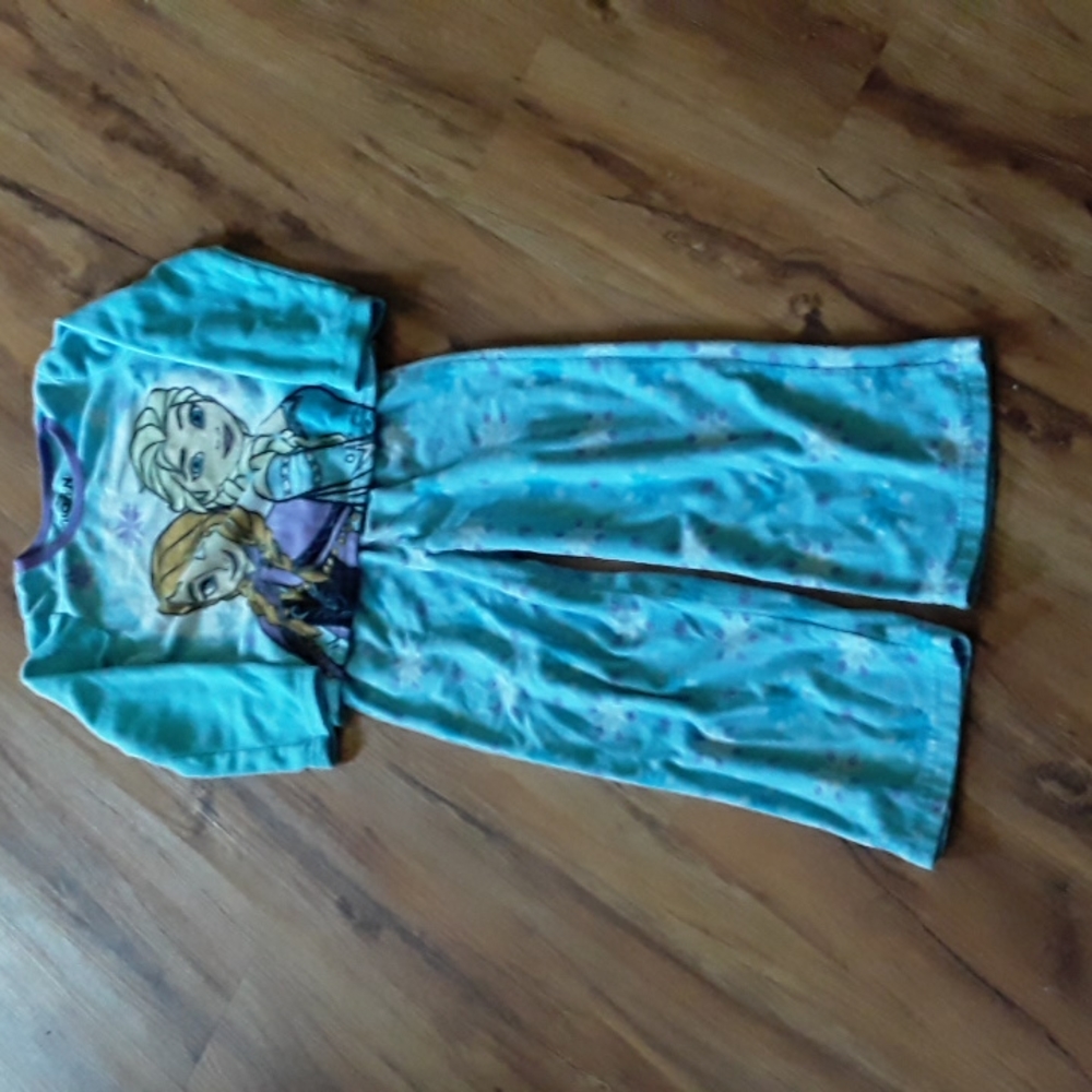 Frozen girls pajamas, size S (6)